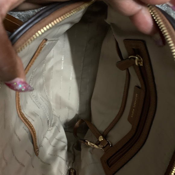 MK Leather tote purse 👜 - Picture 5 of 9